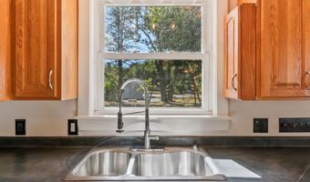 11 Outlet Rd, Augusta, ME 04330