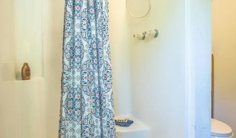 66 8th St, Apalachicola, FL 32320