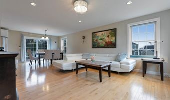 58 Village Place Dr, Barrington, NH 03825