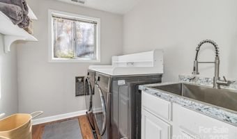 111 Hidden Pond Ln, Asheville, NC 28804