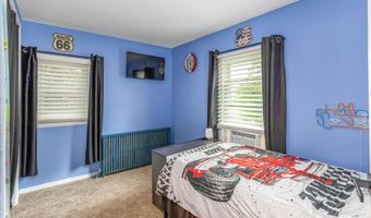 76 Morris Ave, Belford, NJ 07718
