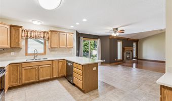 1124 12th Ave SE, Altoona, IA 50009