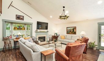 885 Kenton Ct, Akron, OH 44313