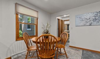 58 CRESTVIEW Dr, Appleton, WI 54915