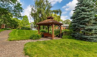 711 E Falcon Dr 201, Arlington Heights, IL 60005