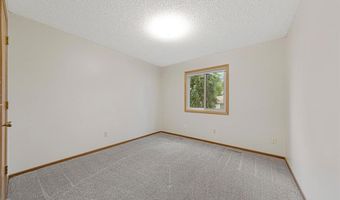 5214 148th St W, Apple Valley, MN 55124
