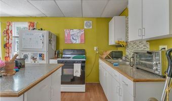 19 Hardwick St, Cumberland, RI 02864