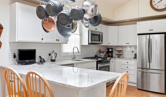 40 Cape Cod Ln, Barnstable, MA 02630