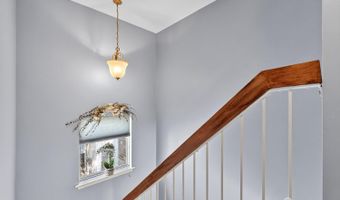 905 Madaline Dr, Avenel, NJ 07001