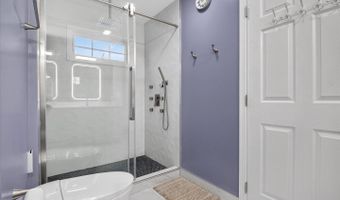 22557 MIDDLEBURG CHAPEL Ct, Ashburn, VA 20148