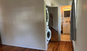 15 Cedar St, Amityville, NY 11701