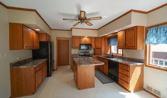 610 7th Ave, Ackley, IA 50601
