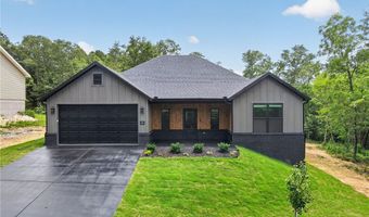 4 McGaugh Dr, Bella Vista, AR 72714