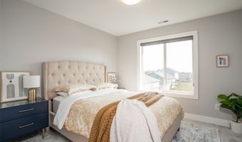 3217 Lakeview Dr SE, Altoona, IA 50009