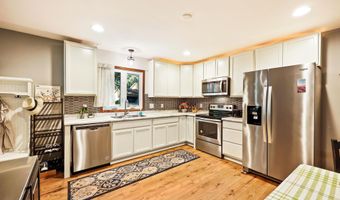 1222 Iowa Dr, Madison, WI 53704