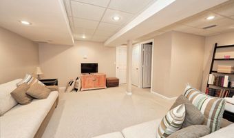 136 Thistle Pond Dr 136, Bloomfield, CT 06002