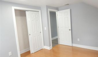 52 Hillwood St, Cranston, RI 02920