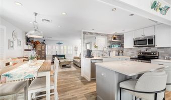 35 Willow Ave, Narragansett, RI 02882
