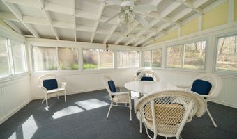 10 Corbin Cir, Branford, CT 06405