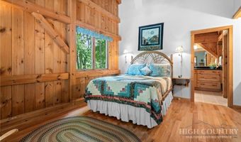221 White Oak Trl, Banner Elk, NC 28604