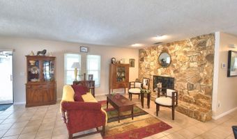 902 CRESTVIEW Dr, Auburndale, FL 33823