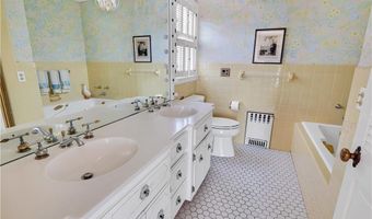 7 Jenckes Ct, Narragansett, RI 02882