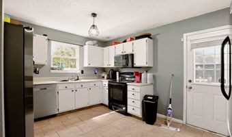 7102 Harness Lakes Dr, Indianapolis, IN 46217
