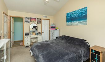 921 10th St, Altoona, IA 50009