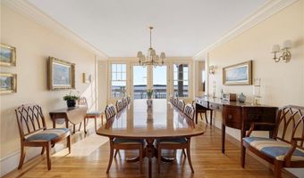 9 Hope St, Bristol, RI 02809