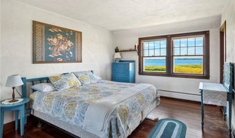 8 Taylor's Ln N, Little Compton, RI 02837