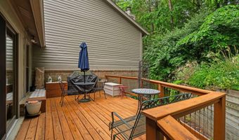 2202 Pine Grove Ct, Ann Arbor, MI 48103