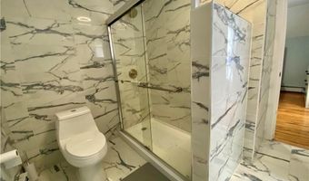 18 Hall Ave, Newport, RI 02840