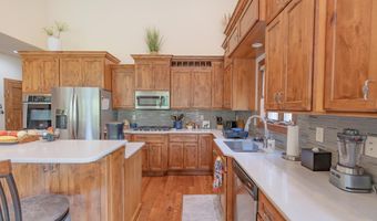 932 Emerald Pines Dr, Arnolds Park, IA 51331