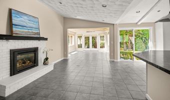 85 Gateway Rd, North Kingstown, RI 02852