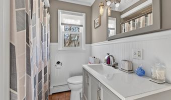 5 Robin Ln, Clinton, CT 06413