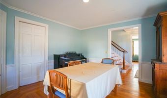 21 Holbrook Ave, East Providence, RI 02916