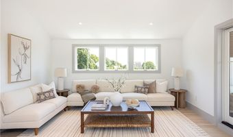 157 Ellery Ave, Middletown, RI 02842