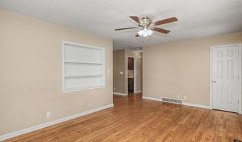 623 River Oak Dr, Ames, IA 50010