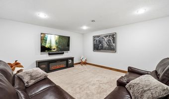 1515 Geneva Rd NE, Alexandria, MN 56308