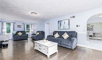 44 Heritage Dr, Warwick, RI 02818
