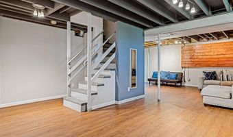 404 Arbor Spring Dr, Ballwin, MO 63021