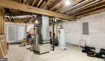 2427 FORT Dr, Alexandria, VA 22303