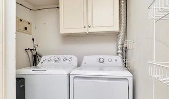 974 Claytonbrook Dr 1A, Ballwin, MO 63011