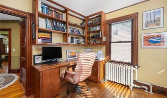 99 Roseneath Ave, Newport, RI 02840
