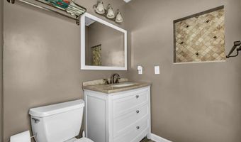 150 Greenbriar Dr, Aurora, OH 44202