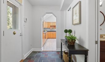 2323 N BURLINGTON St, Arlington, VA 22207