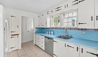 72 Ferry Ln, Barrington, RI 02806