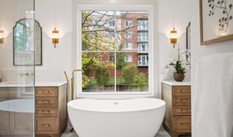 2133 N OAKLAND St, Arlington, VA 22207