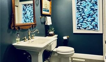 140 Renfrew Ave, Middletown, RI 02842