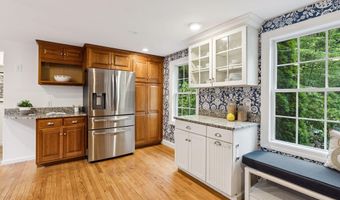 43 Lakeside Dr, Falmouth, ME 04105